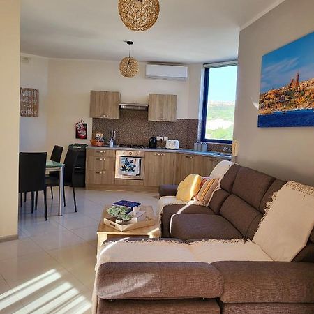 Ir-Rixa Holiday Penthouse Għajnsielem Buitenkant foto