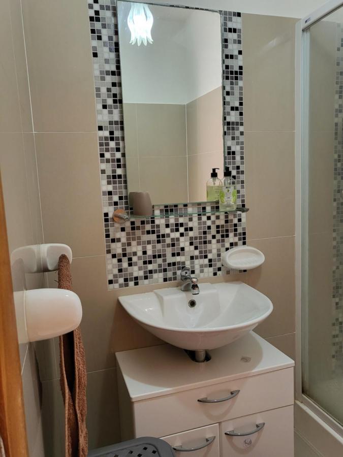 Ir-Rixa Holiday Penthouse Għajnsielem Buitenkant foto