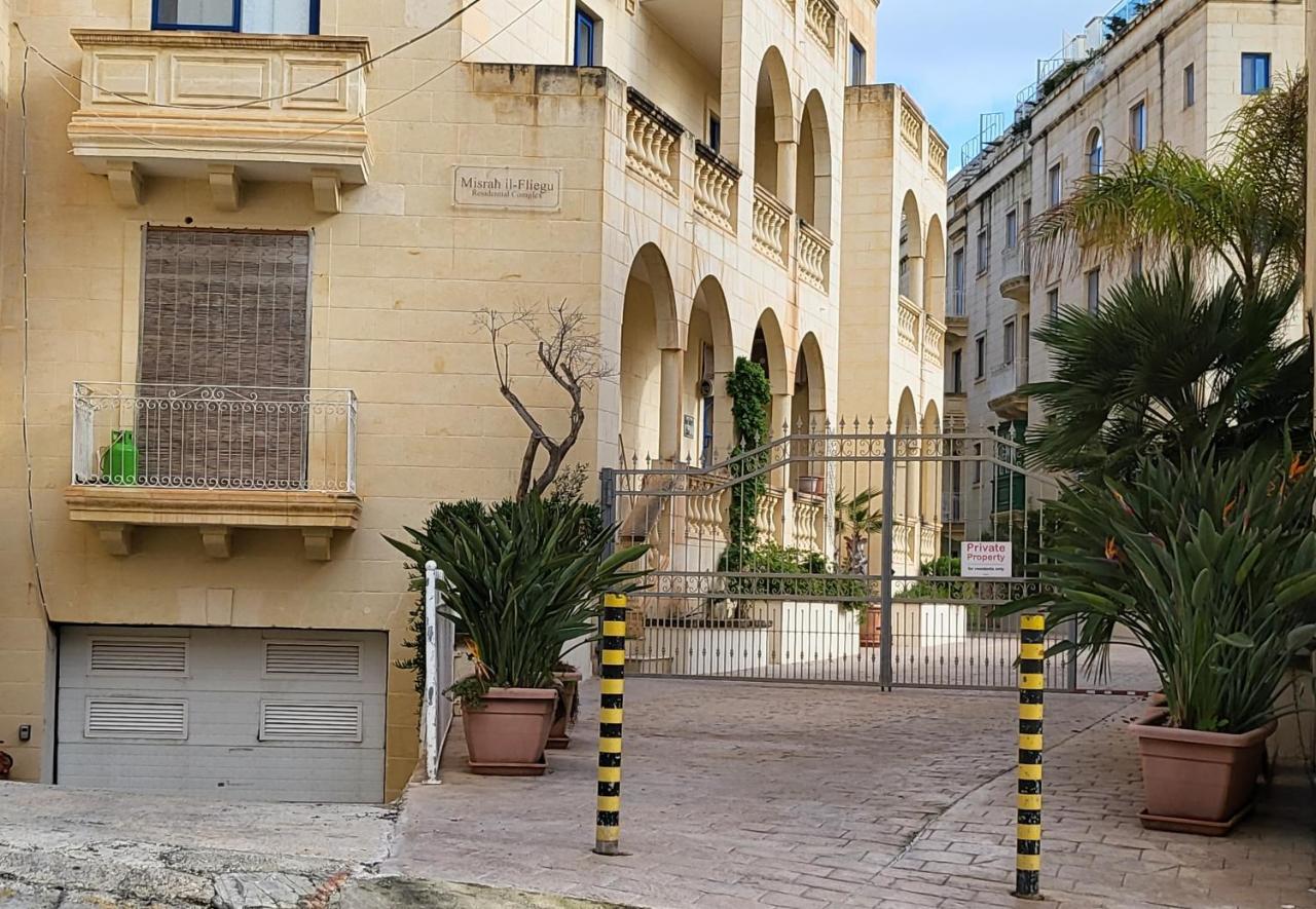 Ir-Rixa Holiday Penthouse Għajnsielem Buitenkant foto